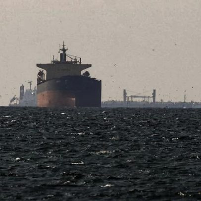 Petróleo sobe após Irã anunciar fechamento do Estreito de Hormuz