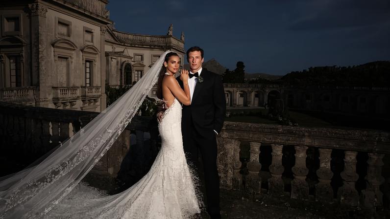 Cerimônia de casamento de Dua Lipa com o ator e modelo Callum Turner, na Itália