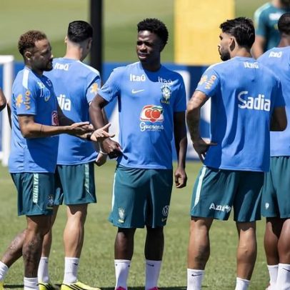 Ancelotti poupa sete titulares em treino; Neymar fica à disposição
