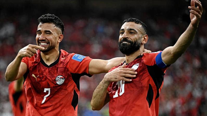 Salah comemora sua assistência para o gol de Trezeguet (7), o 3º do Egito contra a Nova Zelândia; o camisa 10 também marcou em Vancouver