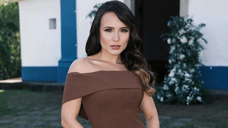 Larissa Manoela nega rumores de gravidez