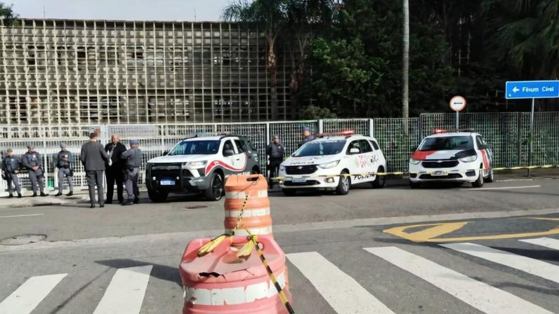 Vias fechadas e policiamento reforçado no Fórum de Guarulhos para julgamento de PMs acusados de matar Antônio Vinicius Gritzbach