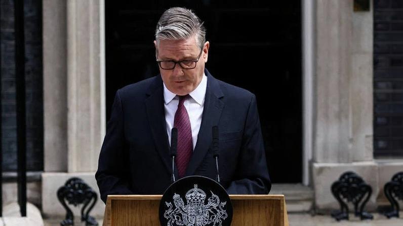 O primeiro-ministro britânico, Keir Starmer, anuncia o cronograma de sua renúncia em Londres
