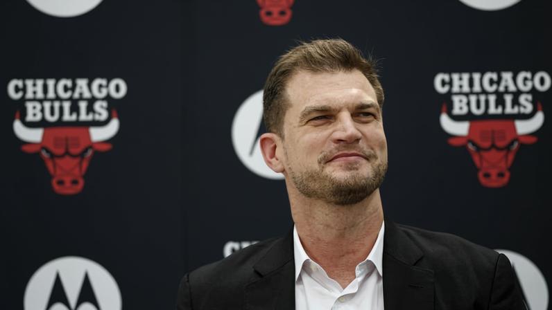 Tiago Splitter durante a entrevista coletiva na qual foi anunciado pelos Bulls