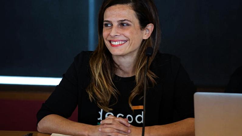 Economista italiana Francesca Bria, especializada em soberania digital, participa de conferência