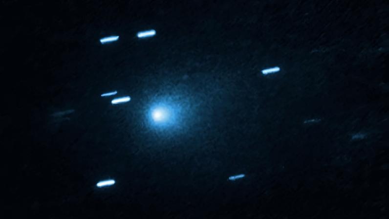 O cometa 3I/Atlas em registro feito pelo telescópio espacial Hubble em julho de 2025; o objeto estava a 446 milhões de quilômetros da Terra