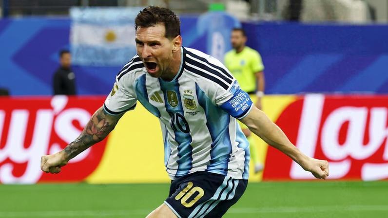Lionel Messi comemora o segundo gol contra a Áustria; astro argentino é o maior artilheiro das Copas, com 18 tentos