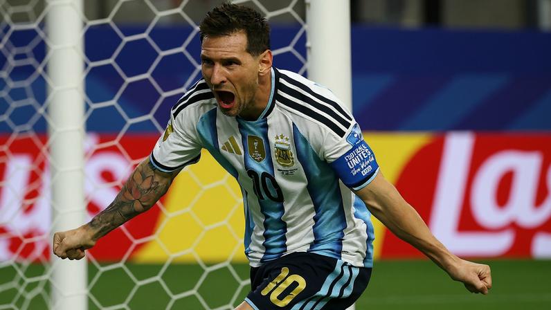 Lionel Messi repetiu esse gesto por 18 vezes em Copas do Mundo, um recorde