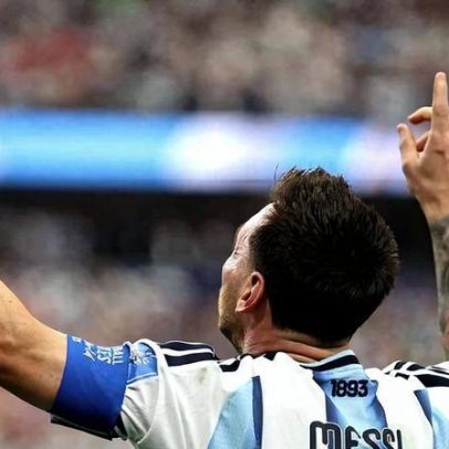 Messi amplia recorde de gols em Copas com chutes de dentro da área