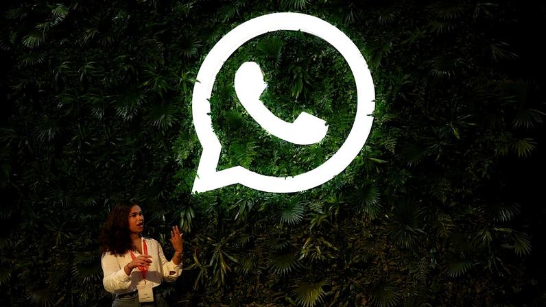 Logo do Whatsapp em conferência da Meta em Mumbai, na Índia