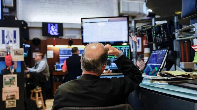 Operador nas mesas de negociação da NYSE, a Bolsa de Valores de Nova York