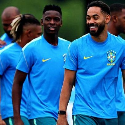 Seleção treina com 25 jogadores na véspera do confronto com a Escócia