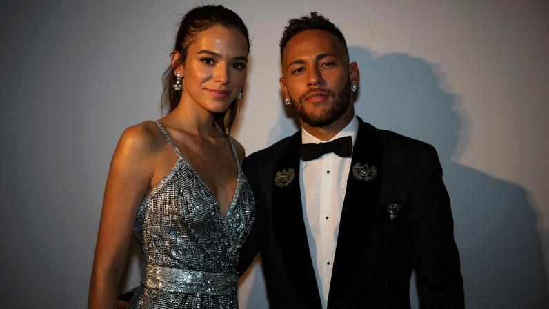 Bruna Marquezine e Neymar no leilão beneficente do Instituto Projeto Neymar Jr