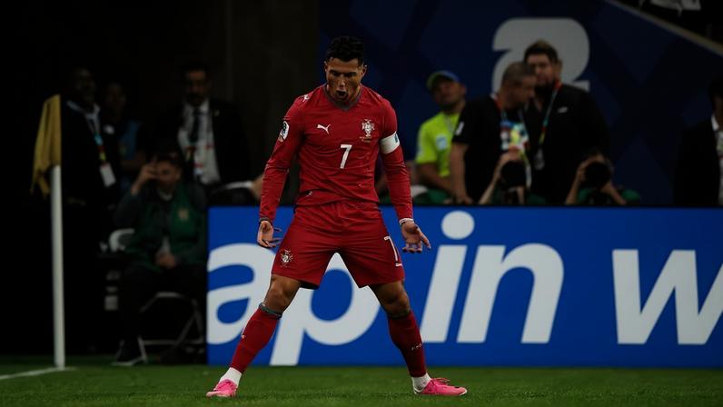Cristiano celebra o gol contra o Uzbequistão na tarde desta terça-feira (23)