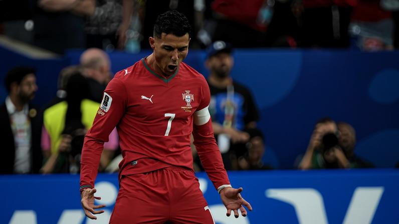 Cristiano Ronaldo, de Portugal, comemora seu segundo gol contra o Uzbequistão pela Copa do Mundo 2026