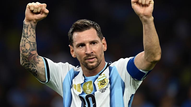 Messi celebra vitória sobre a Áustria no AT&T Stadium, em Dallas