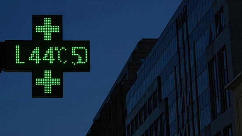Termômetro marca 44°C em Bruxelas, na Bélgica, nesta terça-feira (23)