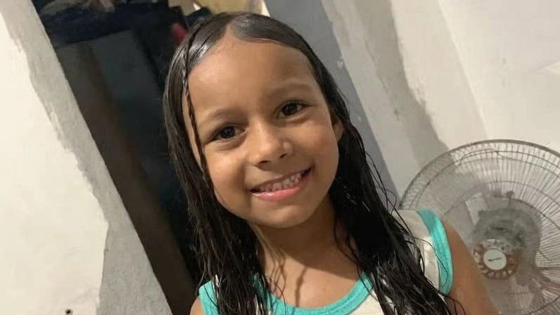 Eduarda Cruz dos Santos, 7, morta com um tiro na cabeça dentro de casa