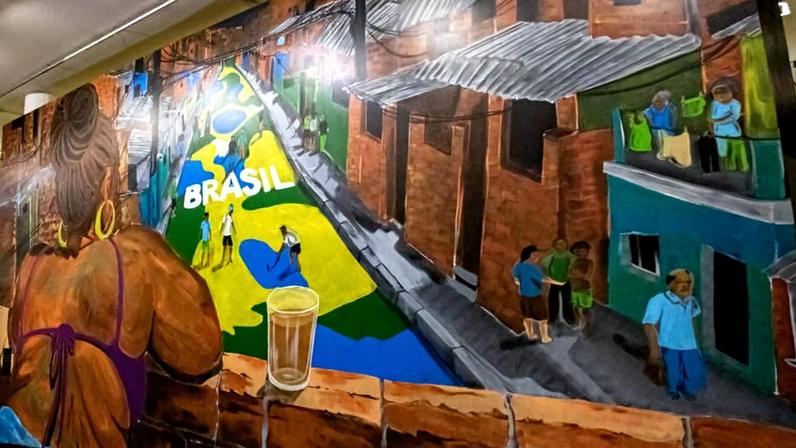 Painel de Mariana Calle na exposição "Ginga" no Museu Afro