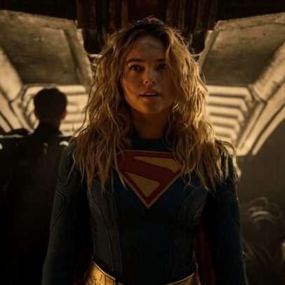 Milly Alcock interpreta heroína rebelde em filme de Supergirl