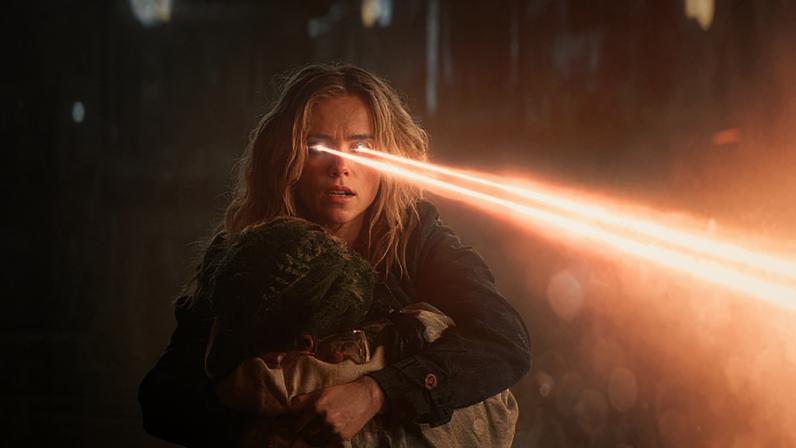Milly Alcock em cena do filme 'Supergirl'