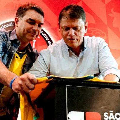 Flávio Bolsonaro em agenda com Tarcísio discute tarifas nos EUA e apoio ao agro