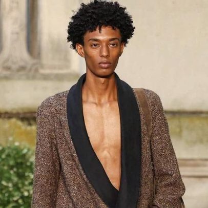 Jonathan Anderson apresenta coleção da Dior em Paris, clima de festa