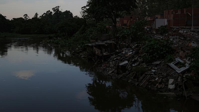 Trecho do rio Tietê no limite entre as cidade de São Paulo e de Guarulhos