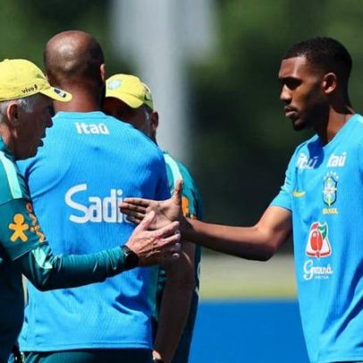 Ancelotti escala Rayan titular e Neymar estreia no banco