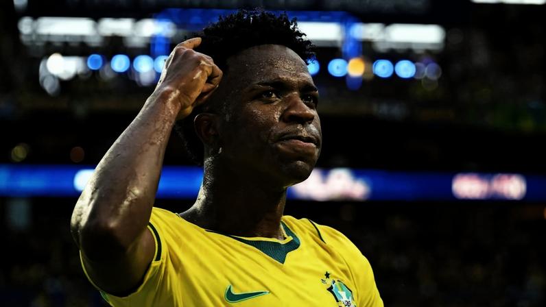 Vinícius Jr. comemora o segundo gol da seleção brasileira, em partida contra a Escócia, nesta quarta-feira (24).