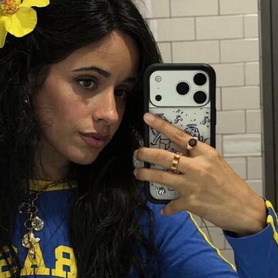 Camila Cabello torce pelo Brasil no jogo contra a Escócia na Copa