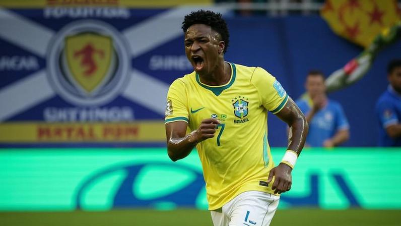 Vinicius Junior celebra gol contra a Escócia, em Miami