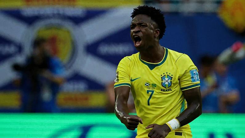 Vinicius Junior celebra gol contra a Escócia, em Miami