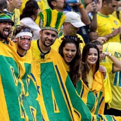 Torcida brasileira no estádio de Miami enfrenta atraso
