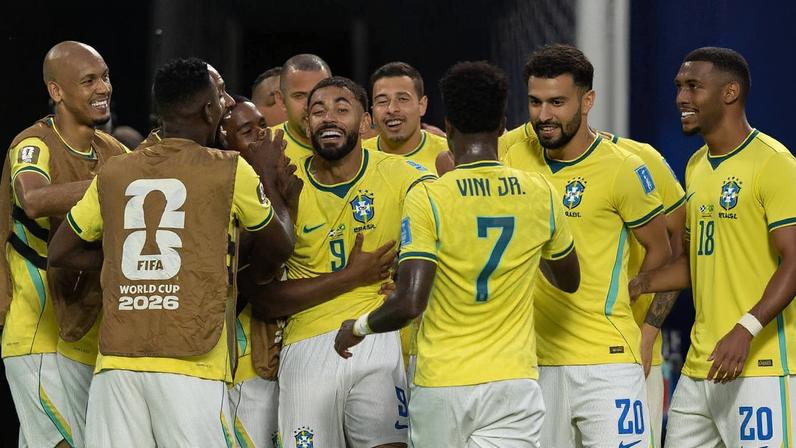 Matheus Cunha comemora seu gol durante jogo da seleção brasileira contra a Escócia pela terceira partida do Brasil na fase de grupos da Copa do Mundo