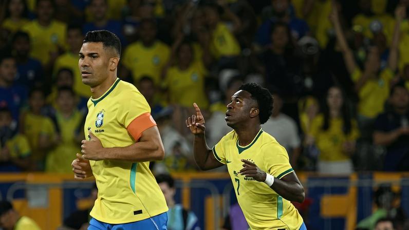 Vini Jr. celebra seu primeiro gol no jogo contra a Escócia