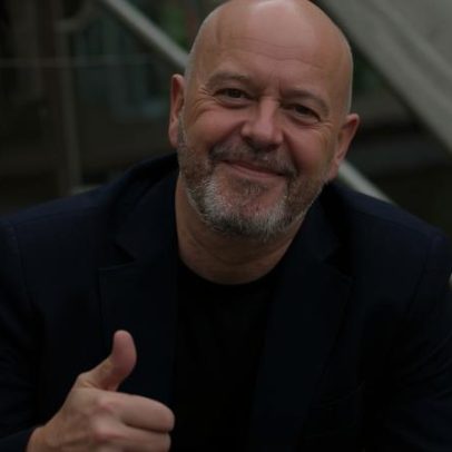 Alex Escobar diz não saber a causa do mal-estar ao vivo