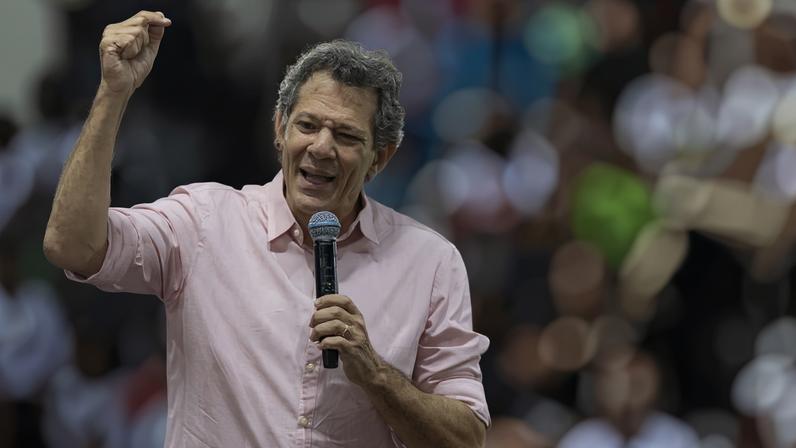O ex-ministro Fernando Haddad durante discurso no Sambódromo do Anhembi, em São Paulo