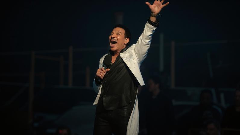 Lionel Richie se apresenta durante um show no Castelo de Windsor, em Windsor, Inglaterra