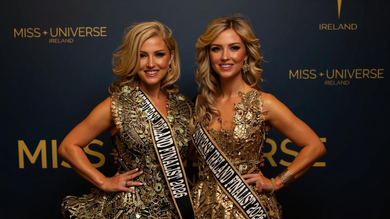 As gêmeas Dawn e Davinia Knight, candidatas do Miss Universe Irlanda 2026