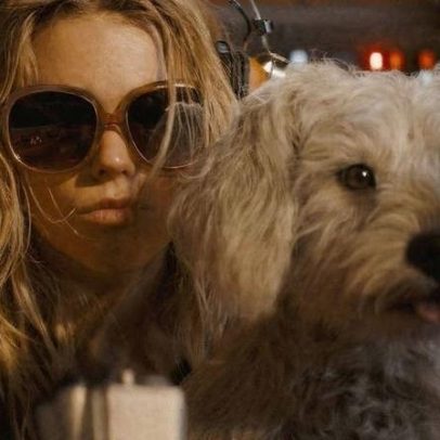 Sessão de Supergirl é pet friendly com concurso de cosplay para cães