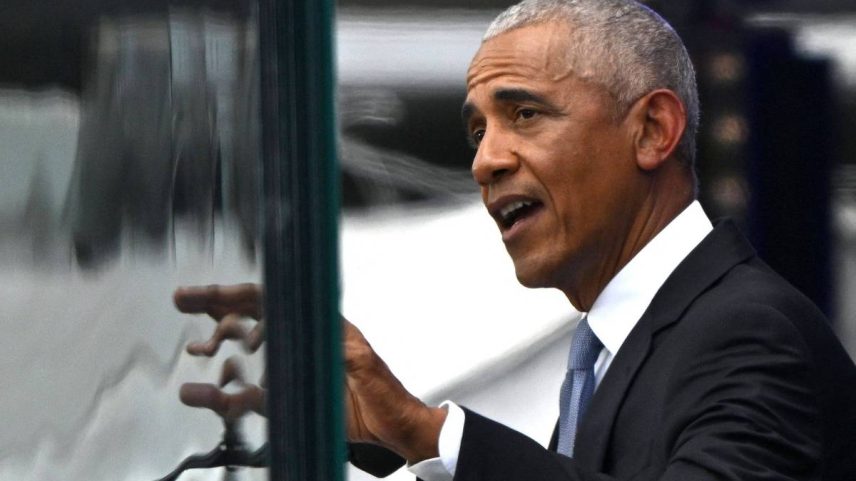 O ex-presidente dos EUA, Barack Obama, discursa durante a inauguração de seu Centro Presidencial, em Chicago