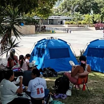 Parque na capital da Venezuela abriga mais de mil desabrigados por terremotos