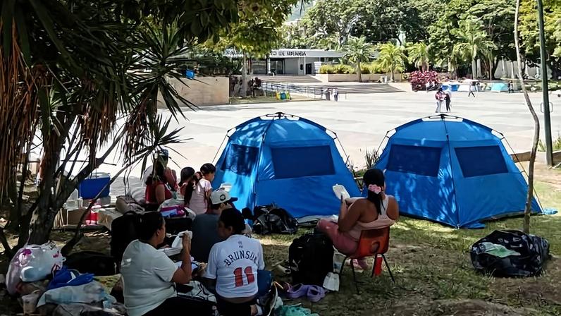 Parque Generalíssimo Francisco de Miranda, conhecido como Parque del Este, em Caracas, recebe desabrigados após terremotos