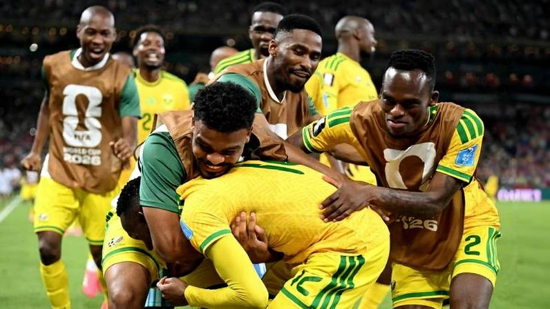 Gol de Maseko, contra a Coreia do Sul, garantiu classificação da África do Sul e foi bastante celebrado pelos companheiros