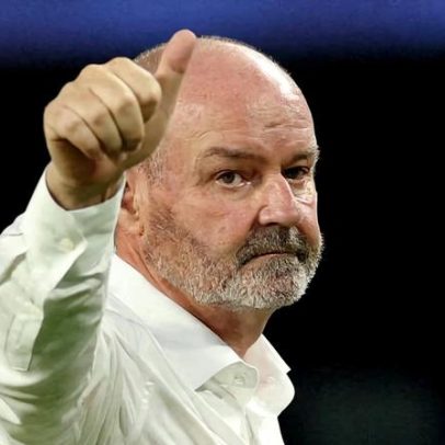 Técnico da Escócia deixa o cargo após eliminação na Copa, diz Federação