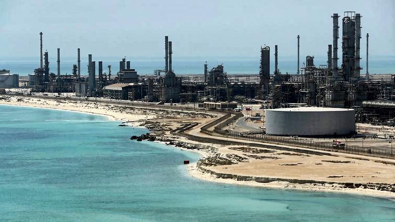 Complexo petrolífero da estatal Saudi Aramco em Ras Tanura, na Arábia Saudita