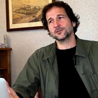 Escritor afirma uso não autorizado de seu nome em livro feito por IA