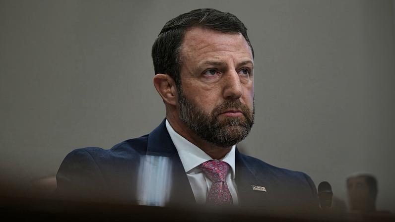 O secretário de Segurança Interna dos Estados Unidos, Markwayne Mullin, durante sessão no Capitólio