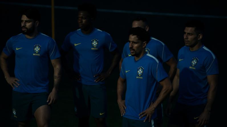 Paquetá, Vinicius Junior, Marquinhos e Casemiro, quatro dos titulares na equipe que Carlo Ancelotti encontrou para o Brasil; ao fundo, Neymar, que ficará no banco